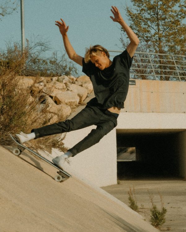 Action shot of Carlos Martin Cazorla on his Slide Surfskate CMC Performance skateboard